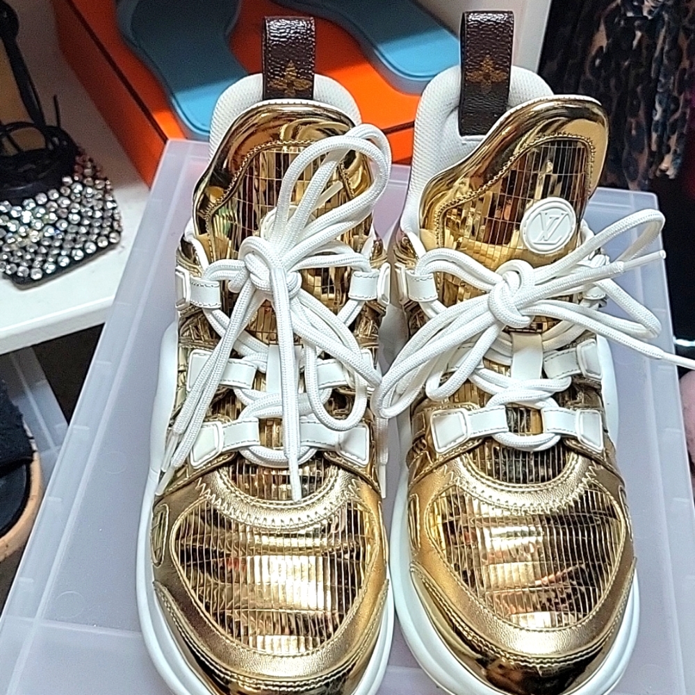 Authentic Louis Vuitton Gold Archlight Sz37